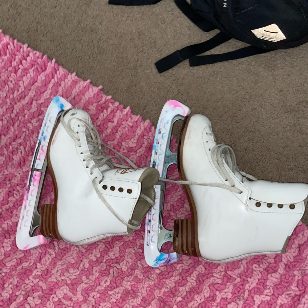 Feestyle Jackson ice skates